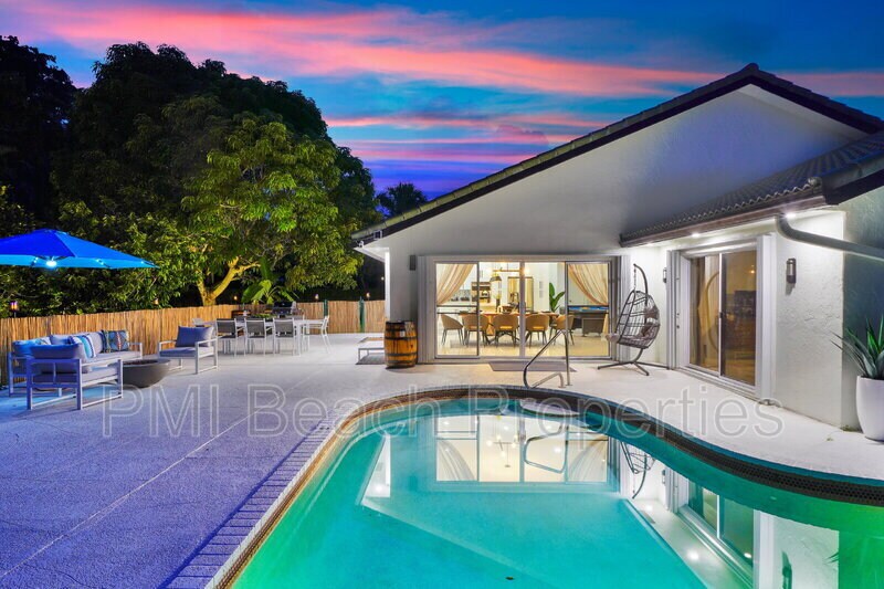 4526 St Andrews Dr in Boynton Beach, FL - Building Photo