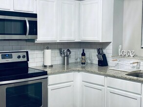 Room in Townhome on Mountain Springs Cir in Stone Mountain, GA - Building Photo - Building Photo