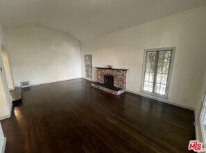 147 S Poinsettia Pl in Los Angeles, CA - Building Photo - Building Photo