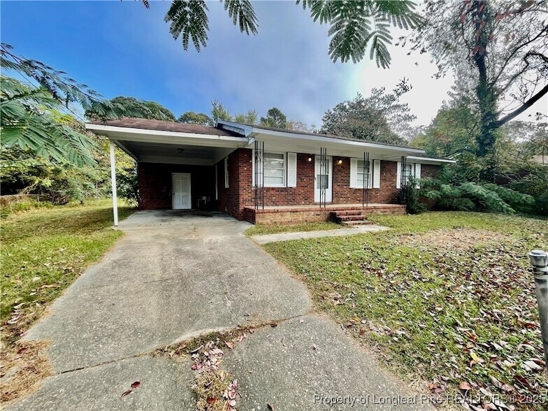 945 Lark Dr in Fayetteville, NC - Building Photo