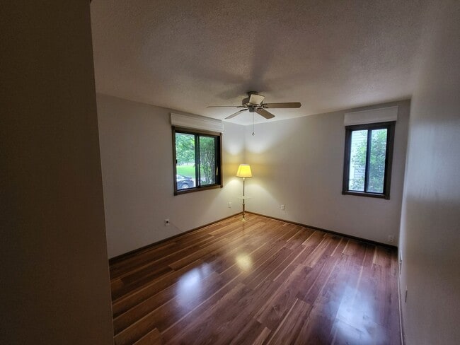 9335 Ranchview Ln N in Maple Grove, MN - Foto de edificio - Building Photo