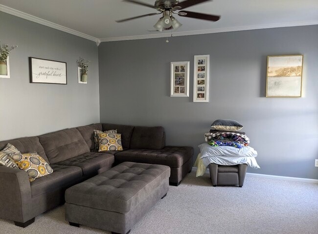 8174 Rolling Glenn Dr in Raleigh, NC - Foto de edificio - Building Photo