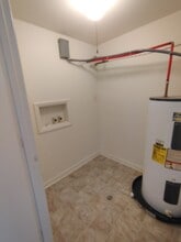 600 Reusens Rd, Unit 1 Bedroom Waitlist in Lynchburg, VA - Foto de edificio - Building Photo