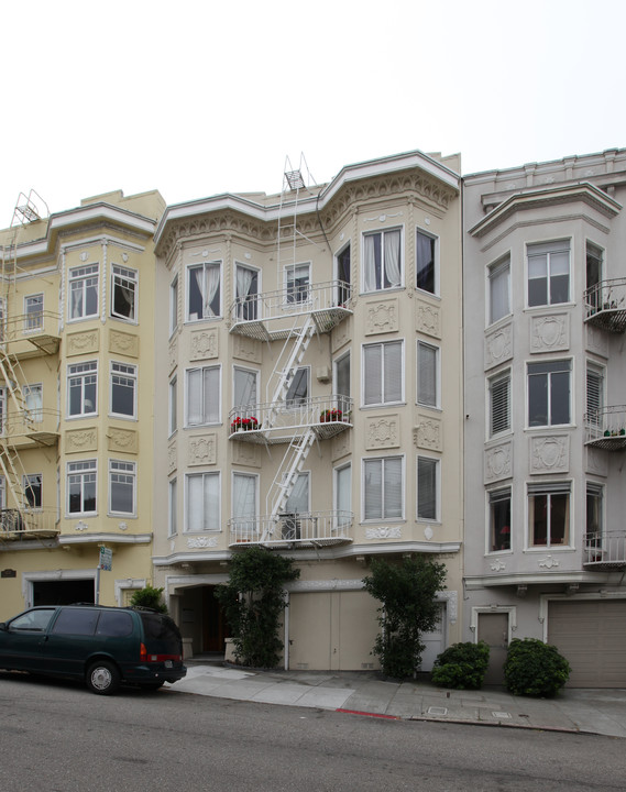 1247 Chestnut St in San Francisco, CA - Building Photo