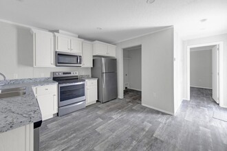 712 Glenn Pl in Fort Walton Beach, FL - Foto de edificio - Building Photo