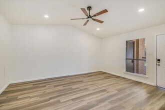 1402 Waterloo Tr, Unit a in Austin, TX - Building Photo - Building Photo