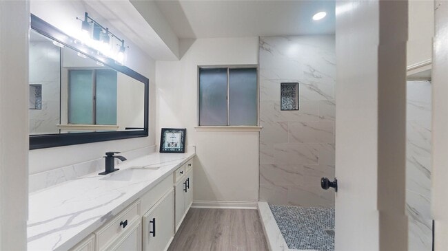 property at 811 Devonport Ln