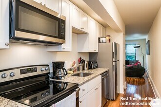 1471 Beacon St, Unit 4 in Brookline, MA - Building Photo - Building Photo