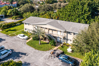 1850 Palm Trl in Delray Beach, FL - Building Photo - Building Photo