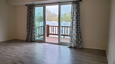 1675 Cedarwood Dr, Unit L in Westlake, OH - Foto de edificio - Building Photo