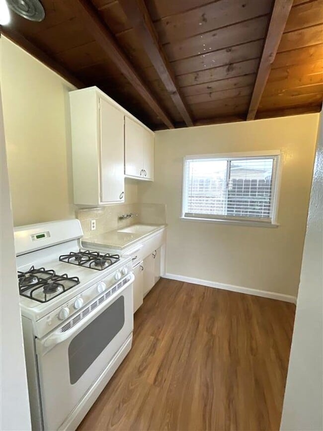 LB0356 (RUBS)  (Imp.) in Long Beach, CA - Building Photo - Building Photo