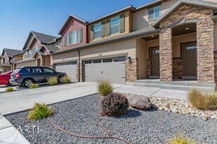 1317 SilverCrest Dr in Saratoga Springs, UT - Building Photo