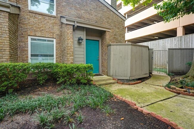 2601 Augusta Dr in Houston, TX - Foto de edificio - Building Photo