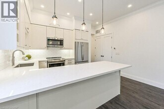 139 MacNab St S in Hamilton, ON - Building Photo - Building Photo