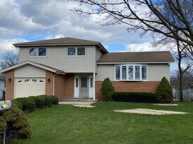 1403 Sauk Ln in Mount Prospect, IL - Building Photo