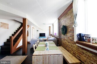 443 Fairmount Ave, Unit B in Philadelphia, PA - Foto de edificio - Building Photo