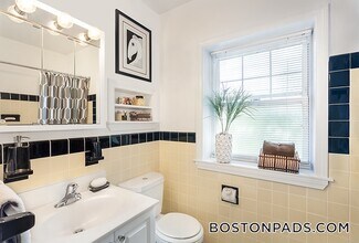 156 Independence Dr in Brookline, MA - Building Photo - Building Photo