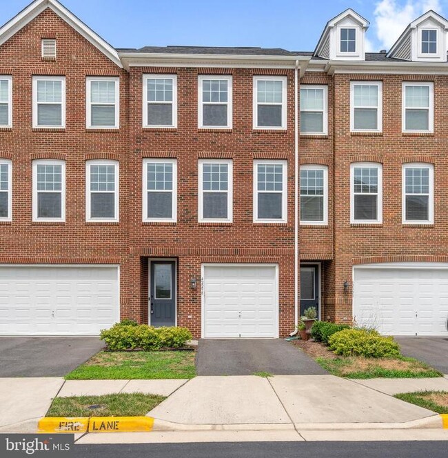 42298 Lancaster Wds Sq