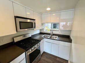 328 9th St in Del Mar, CA - Building Photo - Building Photo