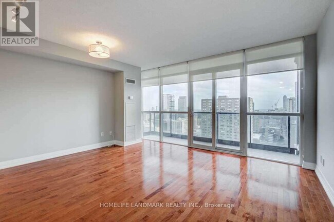 25-2925 Carlton St. in Toronto, ON - Building Photo - Building Photo