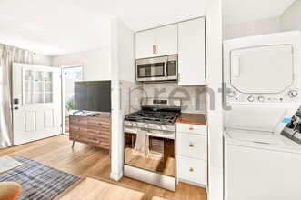 12877 Borden Ave in Los Angeles, CA - Foto de edificio - Building Photo