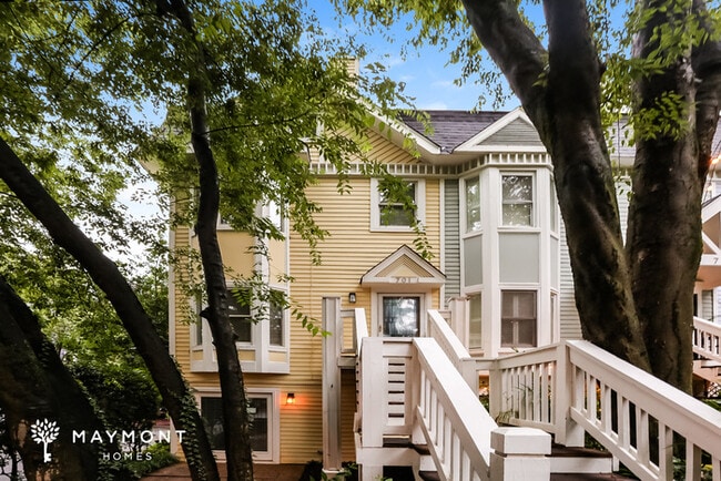property at 701 N Poplar St
