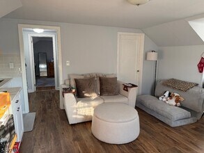 8 Rowe Pl in Bloomfield, NJ - Building Photo - Building Photo