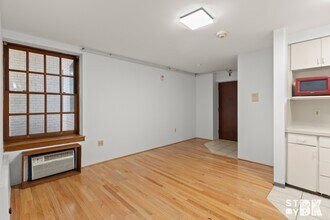 8-10 Clark St in Brooklyn, NY - Building Photo - Building Photo