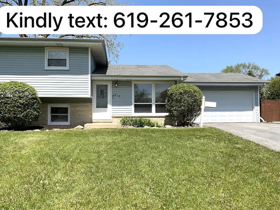 410 W Lake Park Dr in Addison, IL - Building Photo