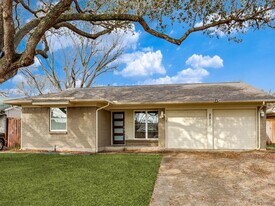 8911 Angleton Pl in Dallas, TX - Building Photo