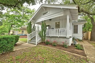 1194 San Bernard St in Austin, TX - Building Photo - Building Photo