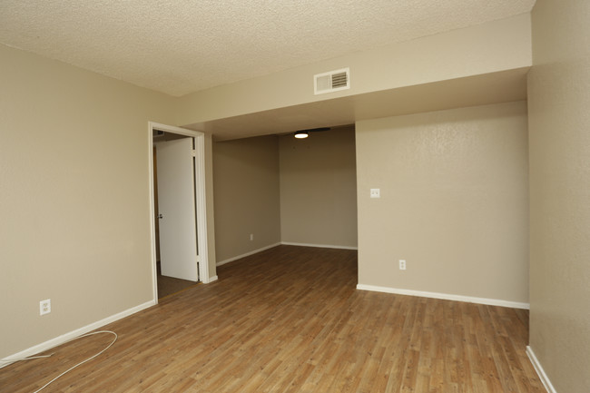 Gilbert Square in Mesa, AZ - Building Photo - Interior Photo