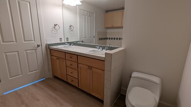 196 SE Spokane St, Unit 101 in Portland, OR - Building Photo - Building Photo