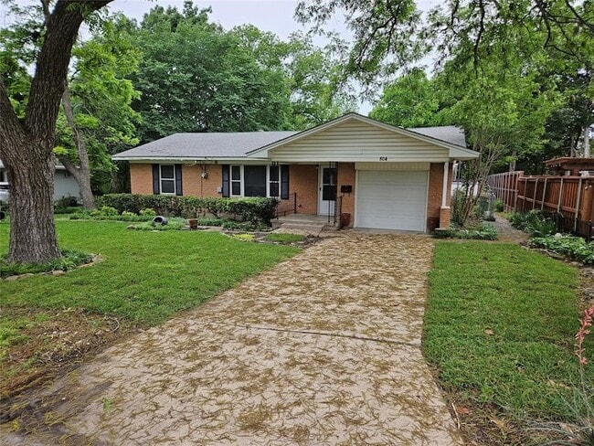 property at 804 S Cedar St