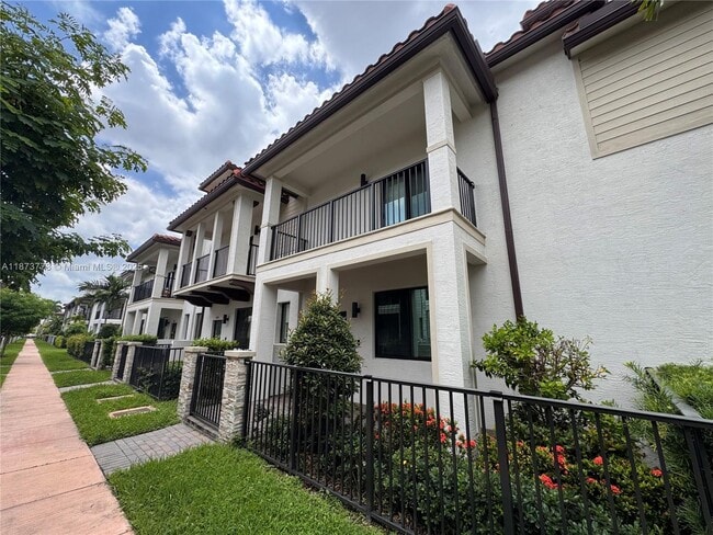 4760 NW 83rd Pky in Doral, FL - Building Photo - Building Photo