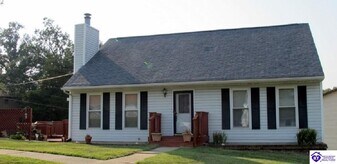 927 Woods Hollow Dr in Radcliff, KY - Building Photo