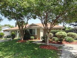 7700 Corley Dr in North Charleston, SC - Building Photo