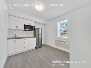 1804 Drouillard Rd in Windsor, ON - Building Photo - Building Photo