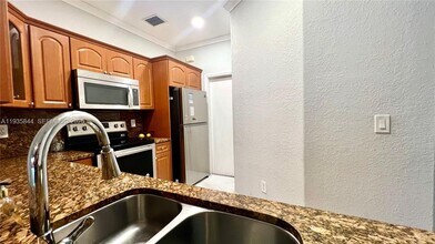 17014 SW 39th St in Miramar, FL - Building Photo - Building Photo