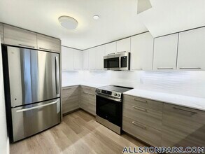 1079 Commonwealth Ave in Boston, MA - Building Photo - Building Photo
