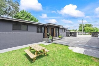 102 NE 71st St in Miami, FL - Building Photo - Building Photo