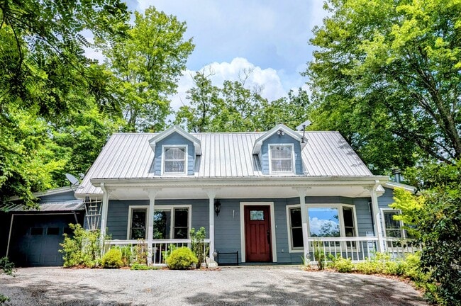 524 Stornoway Dr in Clayton, GA - Building Photo - Building Photo