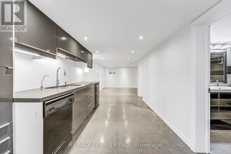 20 Airley Crescent in Toronto, ON - Building Photo - Building Photo