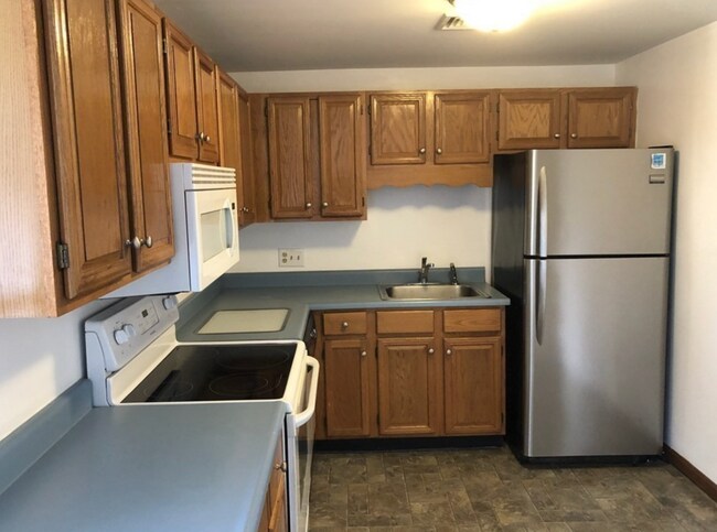 333 1st St, Unit 312 in Lowell, MA - Building Photo - Building Photo