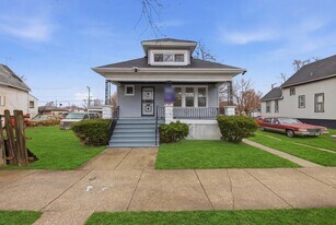 142 W 103rd Pl in Chicago, IL - Building Photo