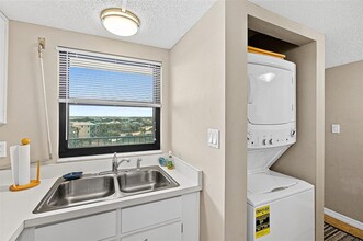 3100 Ocean Shore Blvd in Ormond Beach, FL - Foto de edificio - Building Photo