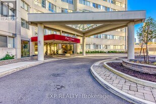 3700 Kaneff Crescent in Mississauga, ON - Building Photo
