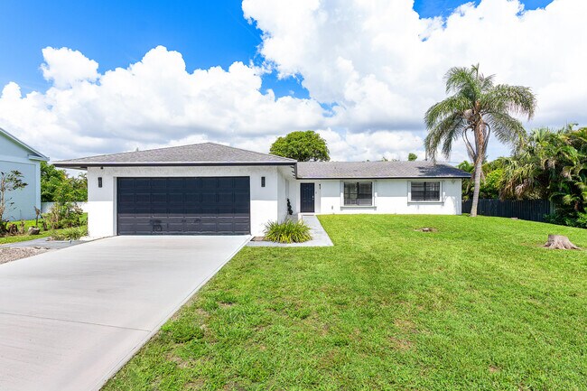 3135 S Seacrest Blvd in Boynton Beach, FL - Foto de edificio - Building Photo