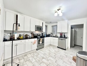 39 Saint Paul St, Unit 2 in Brookline, MA - Building Photo - Building Photo