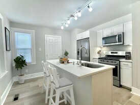 710 W Railroad Ave in Bryn Mawr, PA - Building Photo